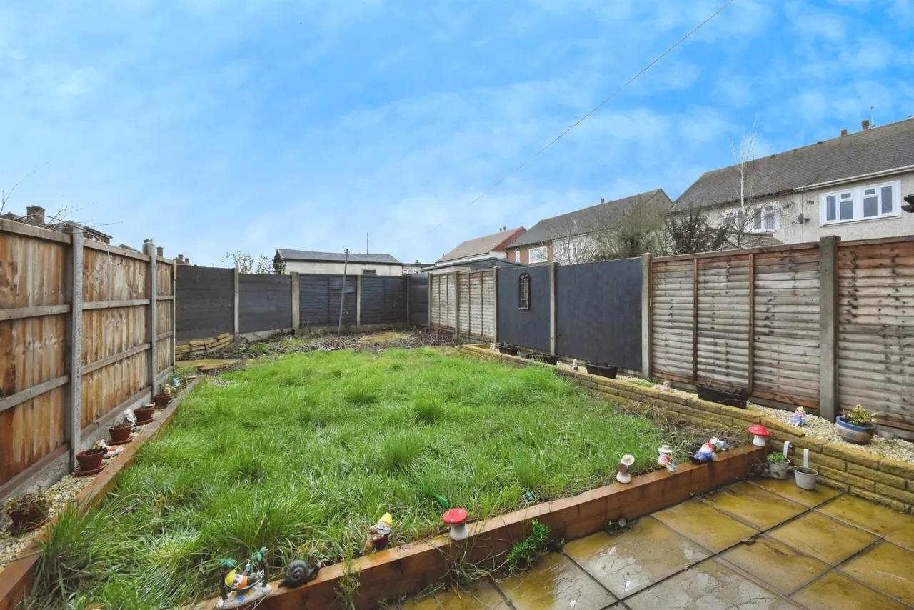 Gooshays Drive, Romford, RM3, photo 13