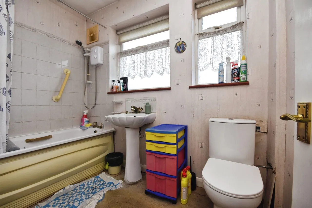 Gooshays Drive, Romford, RM3, photo 8