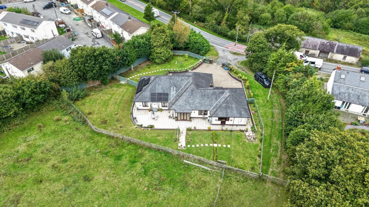 Llanarth, SA47, photo 52
