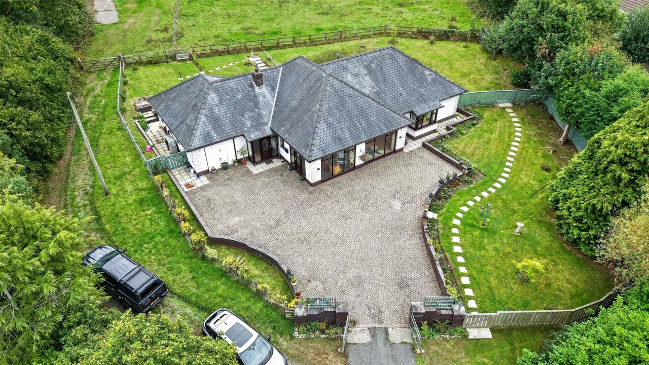 Llanarth, SA47, photo 4