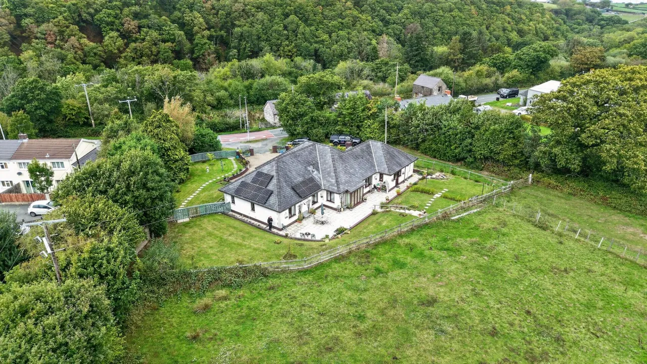 Llanarth, SA47, photo 5