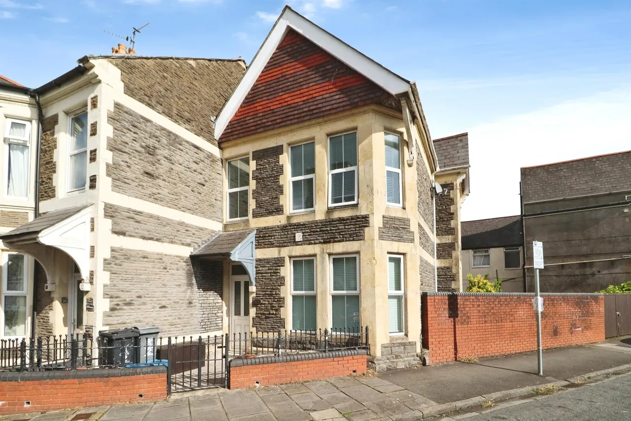 2 bed flat for sale — Machen Place, Cardiff