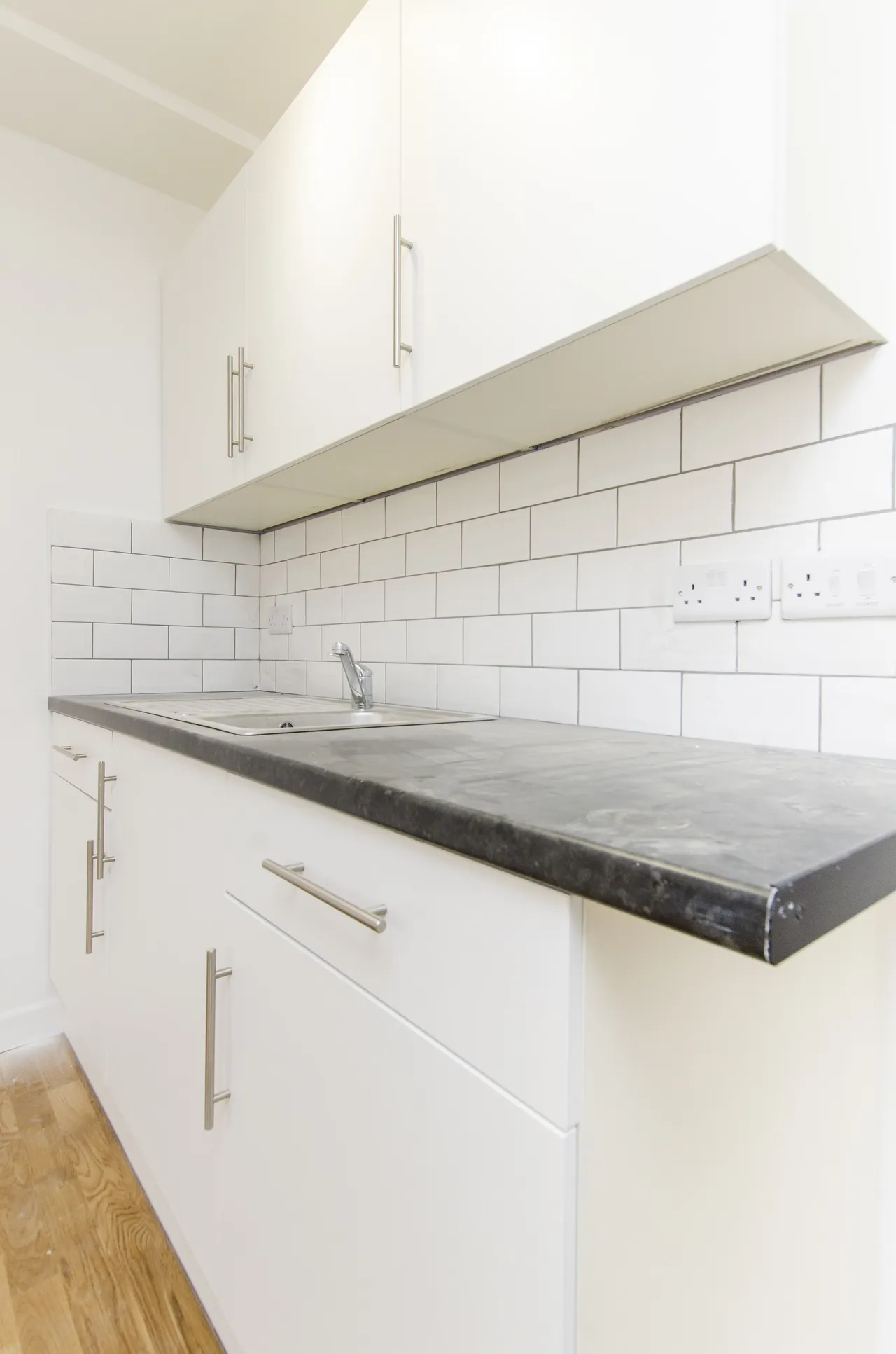 flat to rent — Flat 1, 7 Hawthorn Gardens, London