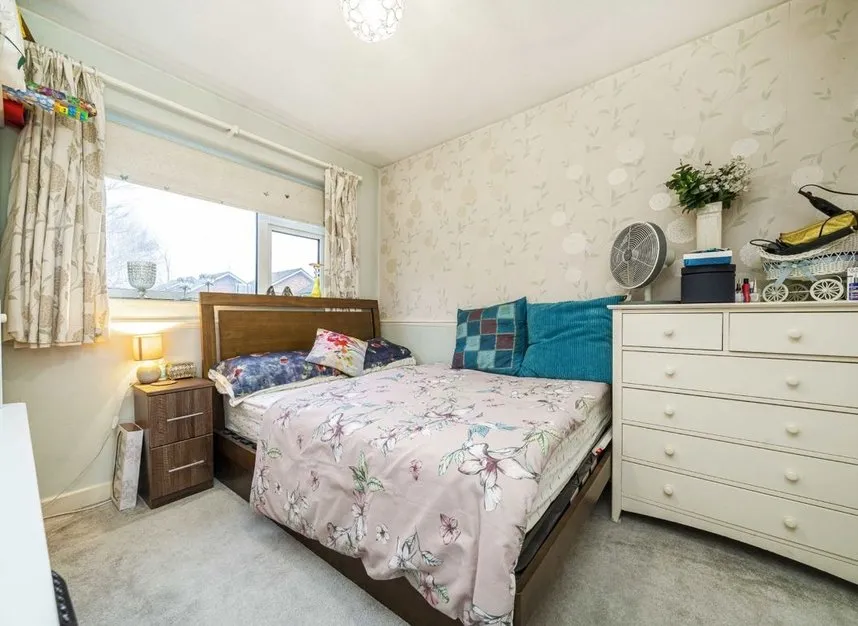 Catherine Drive, Sunbury-On-Thames, TW16, photo 7