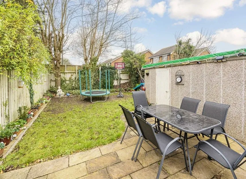 Catherine Drive, Sunbury-On-Thames, TW16, photo 9