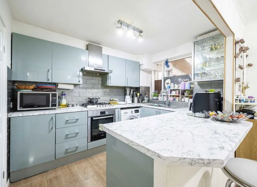Catherine Drive, Sunbury-On-Thames, TW16, photo 4