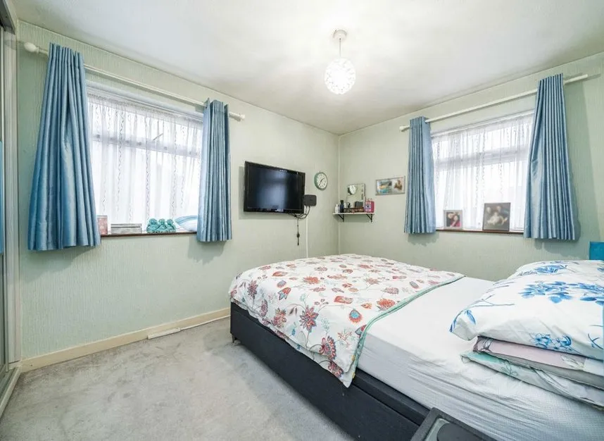 Catherine Drive, Sunbury-On-Thames, TW16, photo 6