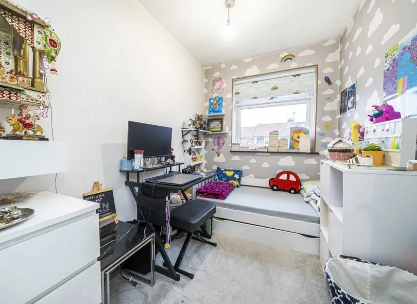 Catherine Drive, Sunbury-On-Thames, TW16, photo 8