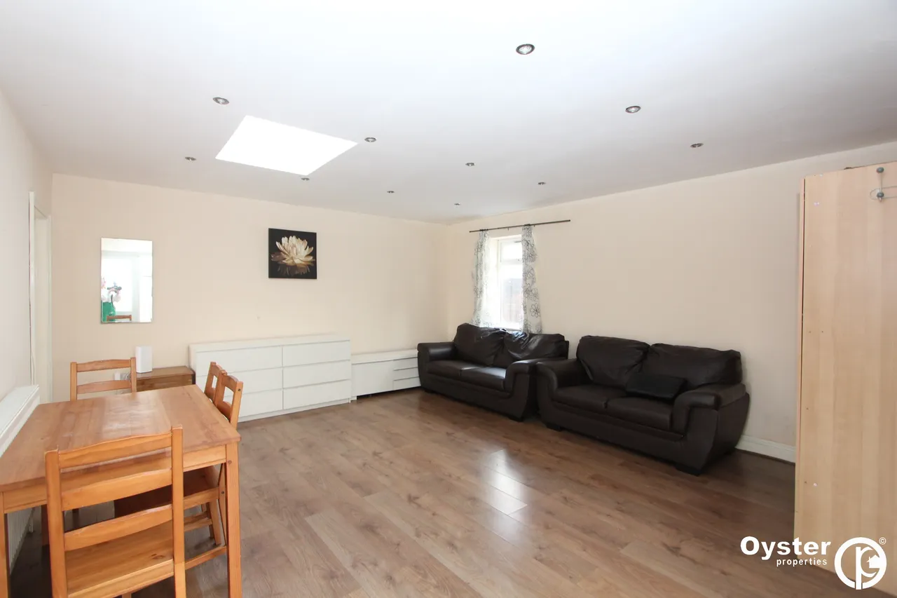 2 bed house to rent, Uppingham Avenue, Stanmore, HA7