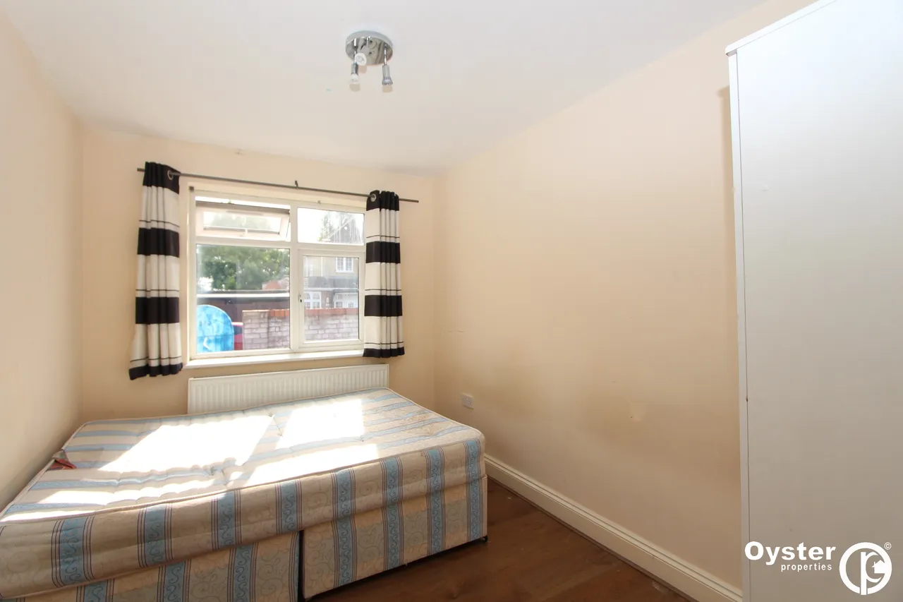 Uppingham Avenue, Stanmore, HA7, photo 3