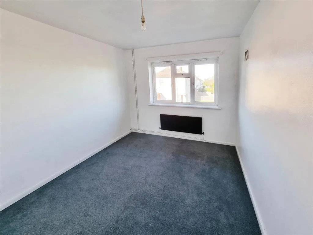 Gloucester Crescent, Rushden, photo 6