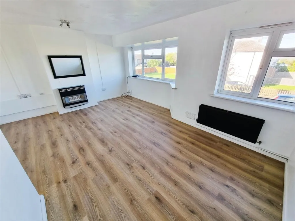 Gloucester Crescent, Rushden, photo 4