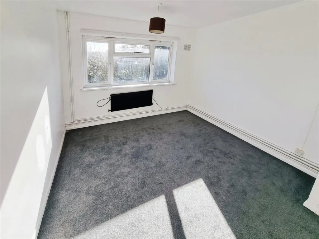 Gloucester Crescent, Rushden, photo 5