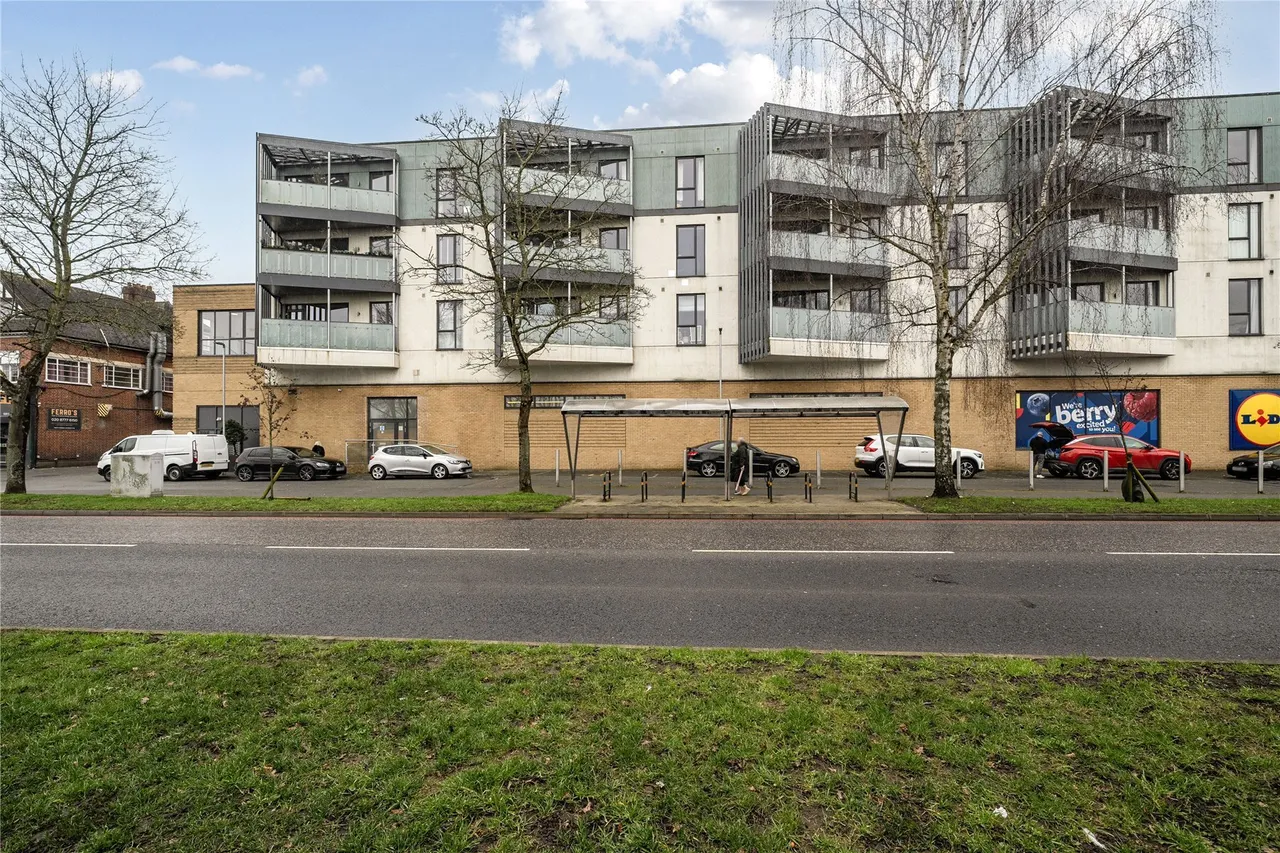 2 bed flat for sale — Summit House, Glebe Way, West Wickham, BR4