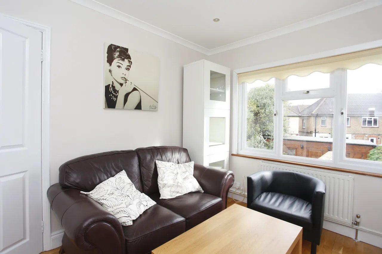 London, NW2, photo 3