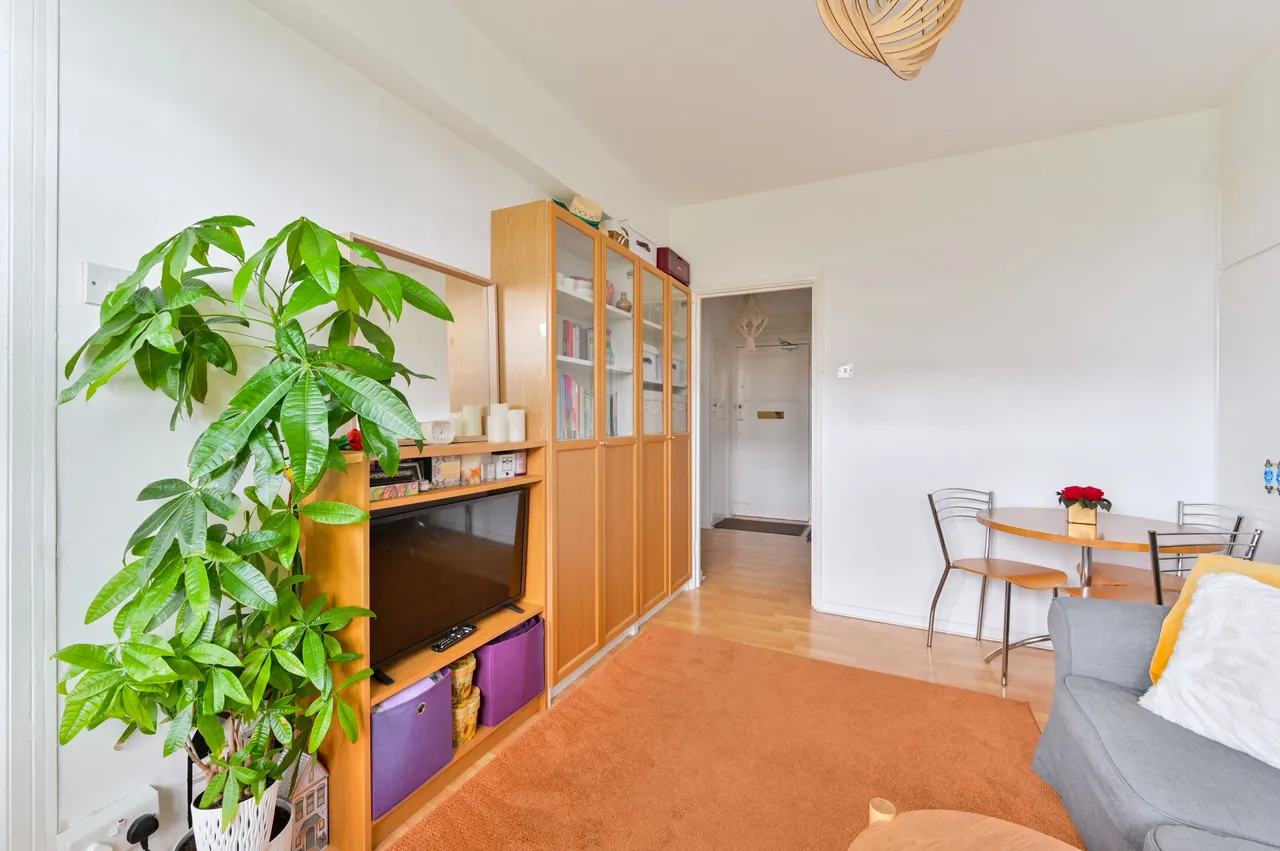 37 Macdonald House, Dagnall Street, London, photo 2
