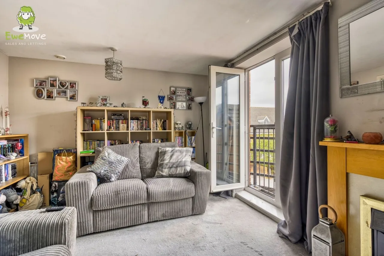 Saltash Road, Swindon, SN2, photo 2
