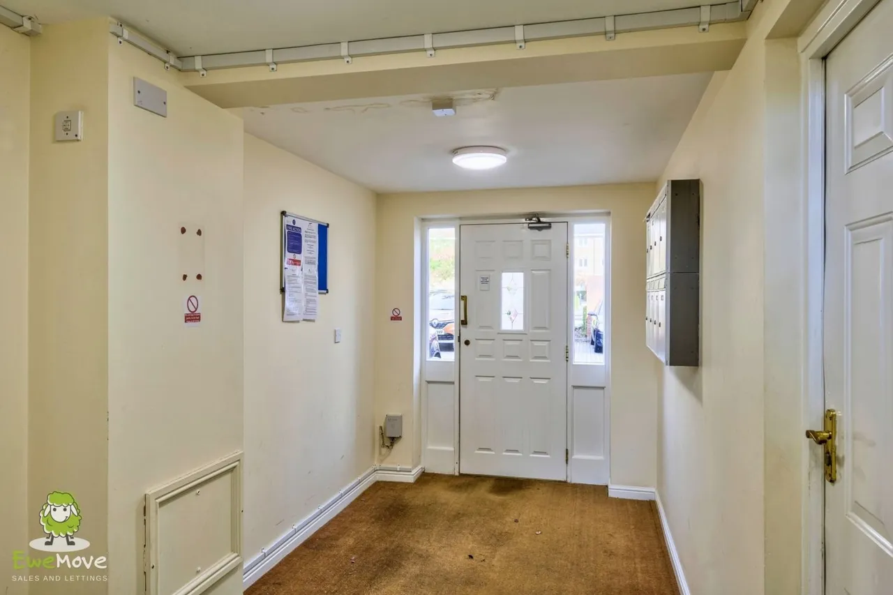 Saltash Road, Swindon, SN2, photo 10