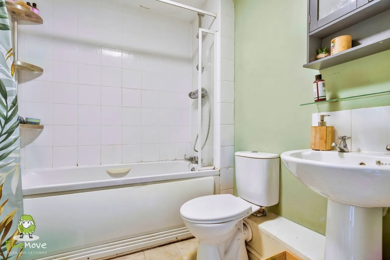 Saltash Road, Swindon, SN2, photo 8