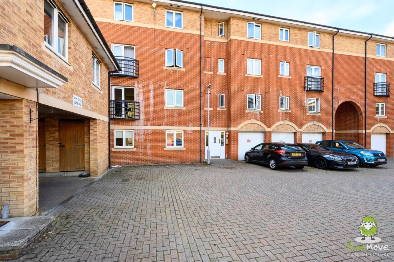 Saltash Road, Swindon, SN2, photo 9