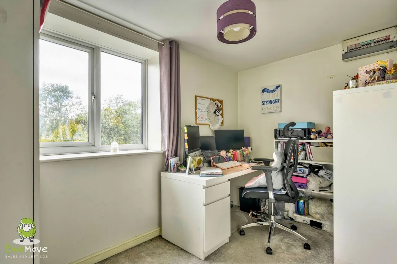 Saltash Road, Swindon, SN2, photo 7