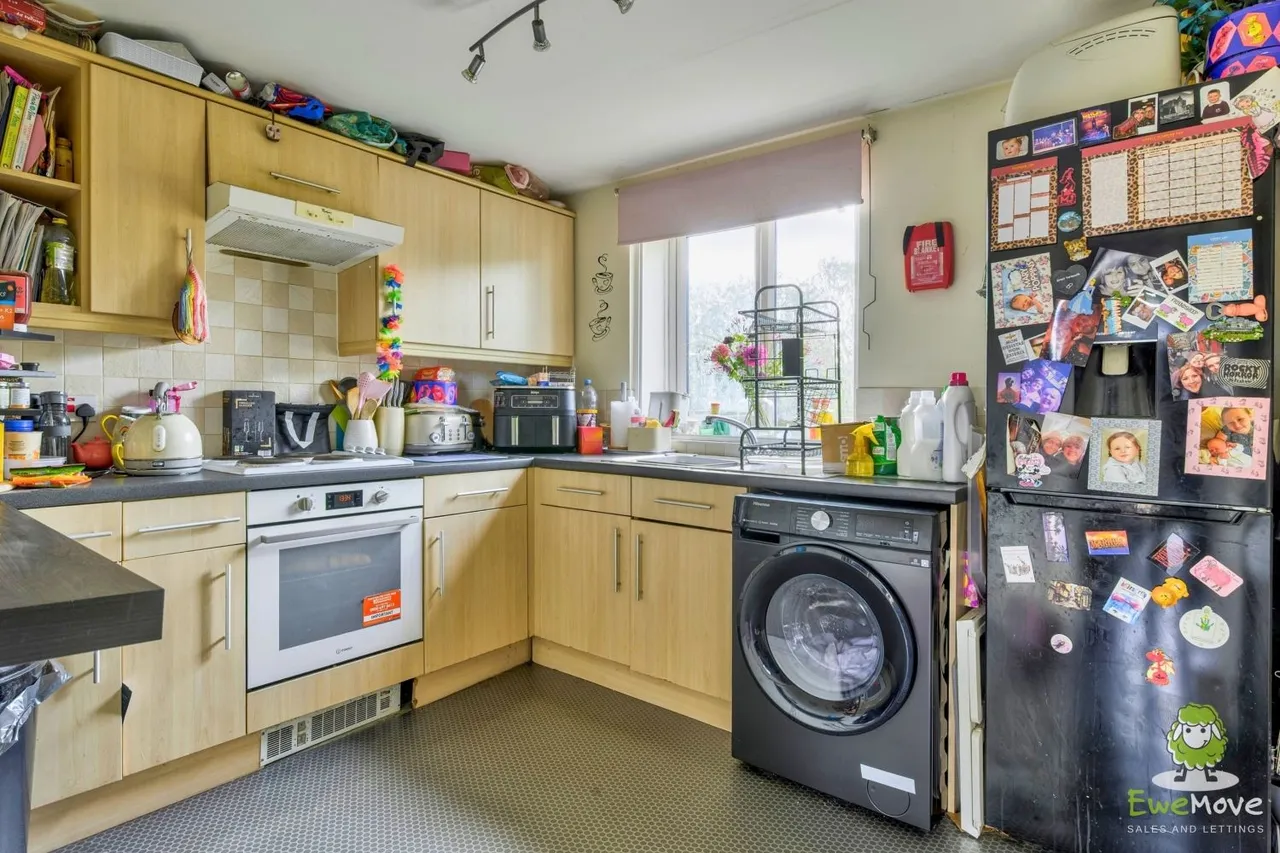 Saltash Road, Swindon, SN2, photo 5