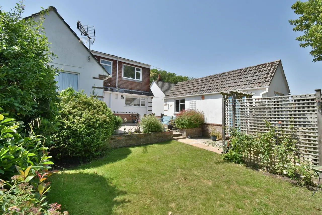 Holloway Avenue, BH11, photo 19