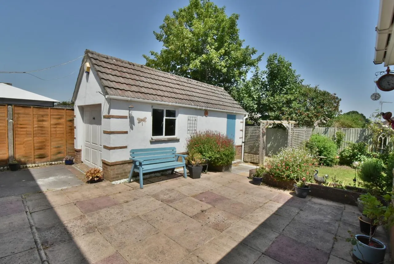 Holloway Avenue, BH11, photo 21