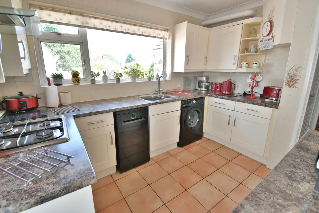Holloway Avenue, BH11, photo 4