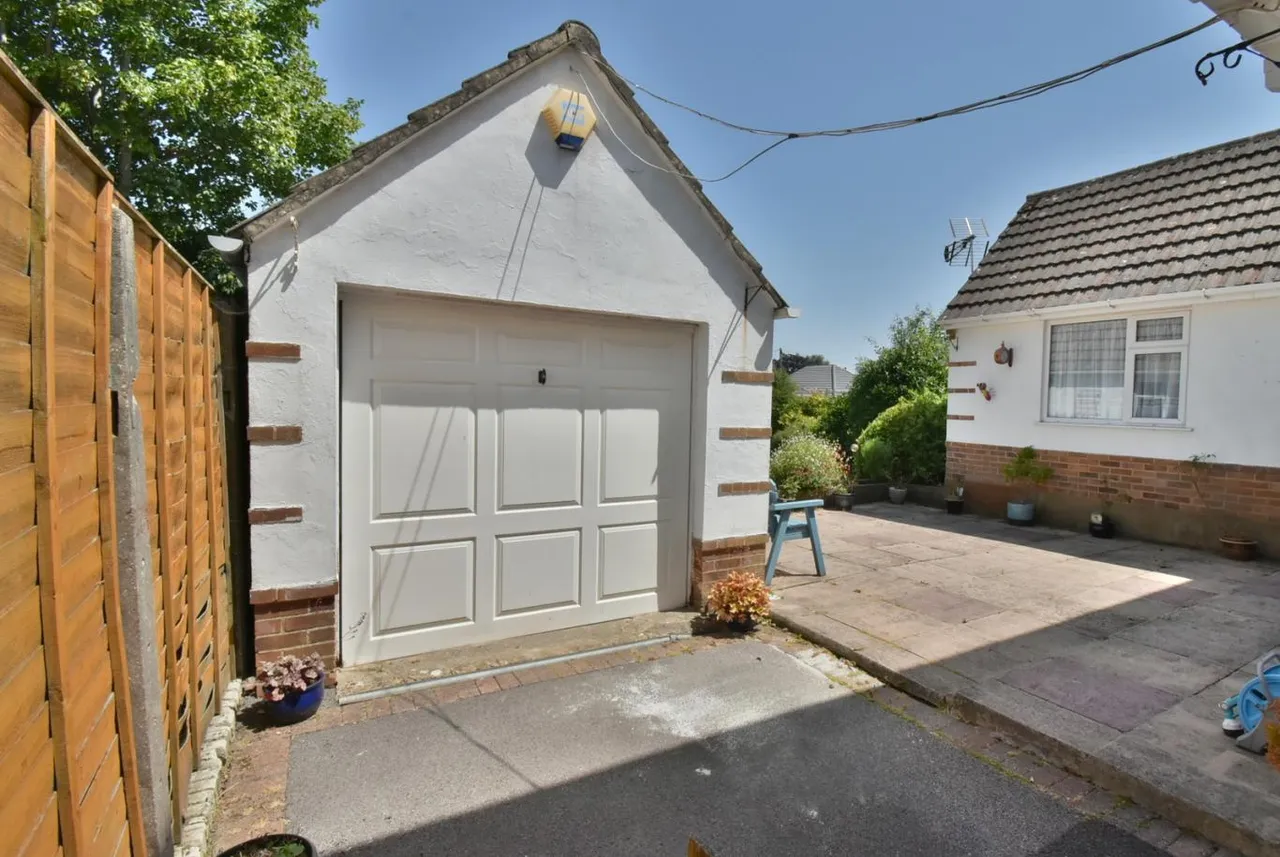 Holloway Avenue, BH11, photo 23