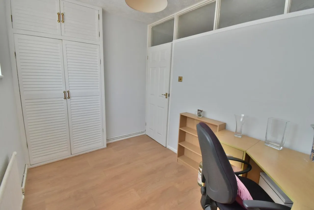 Holloway Avenue, BH11, photo 11