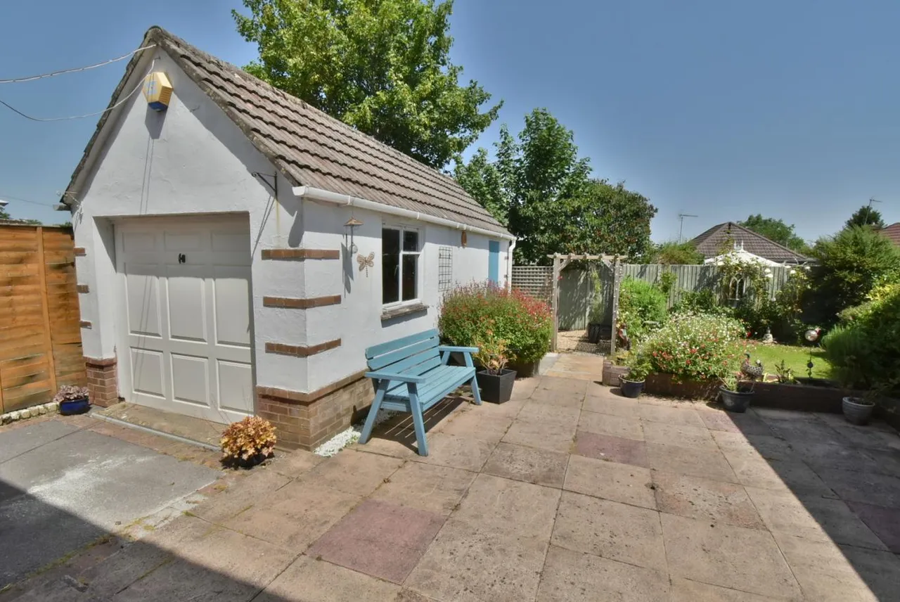 Holloway Avenue, BH11, photo 22
