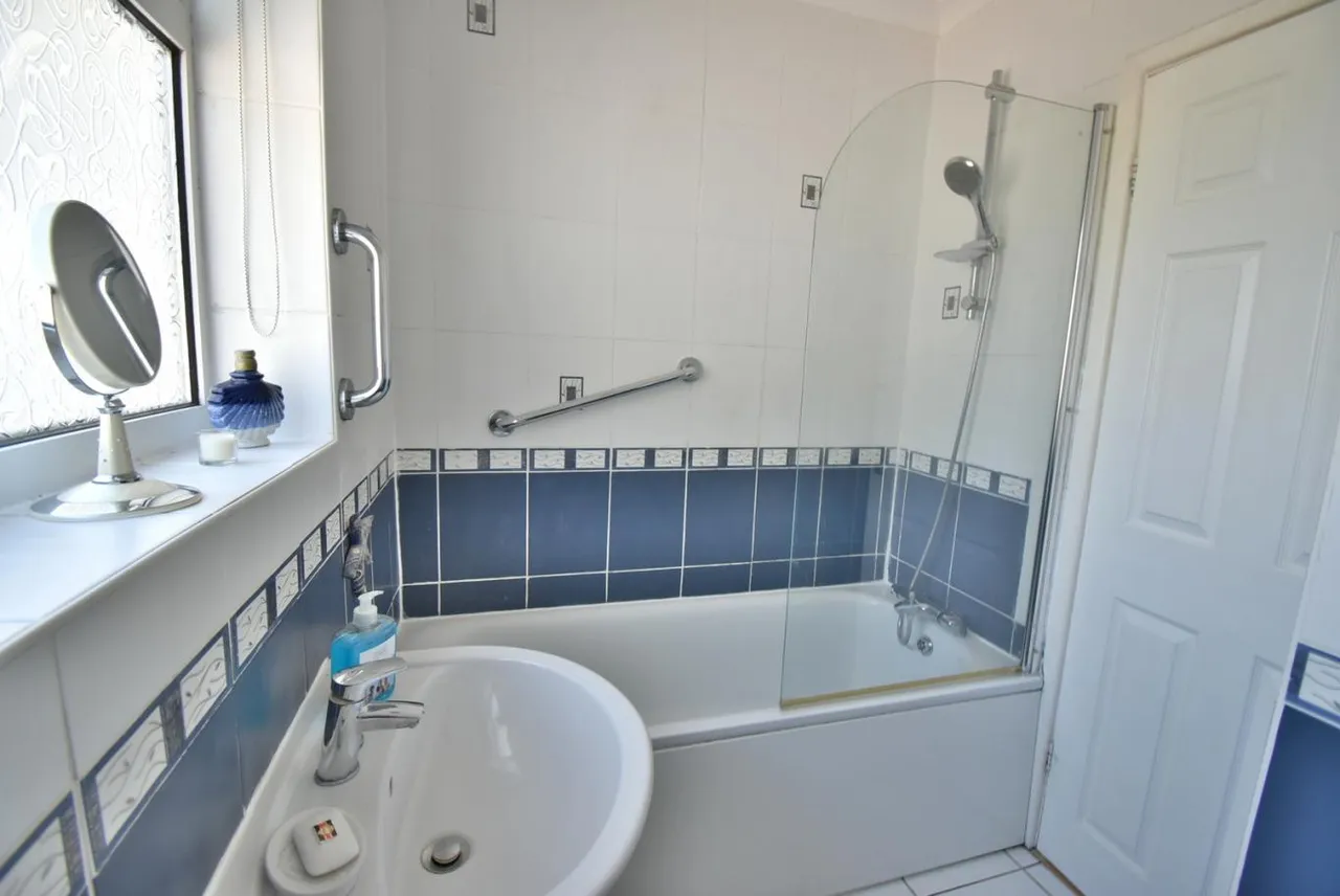 Holloway Avenue, BH11, photo 13