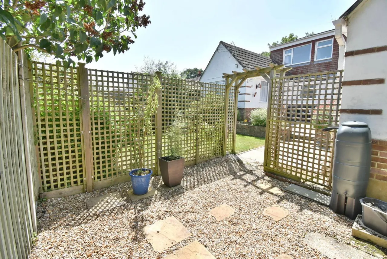 Holloway Avenue, BH11, photo 20
