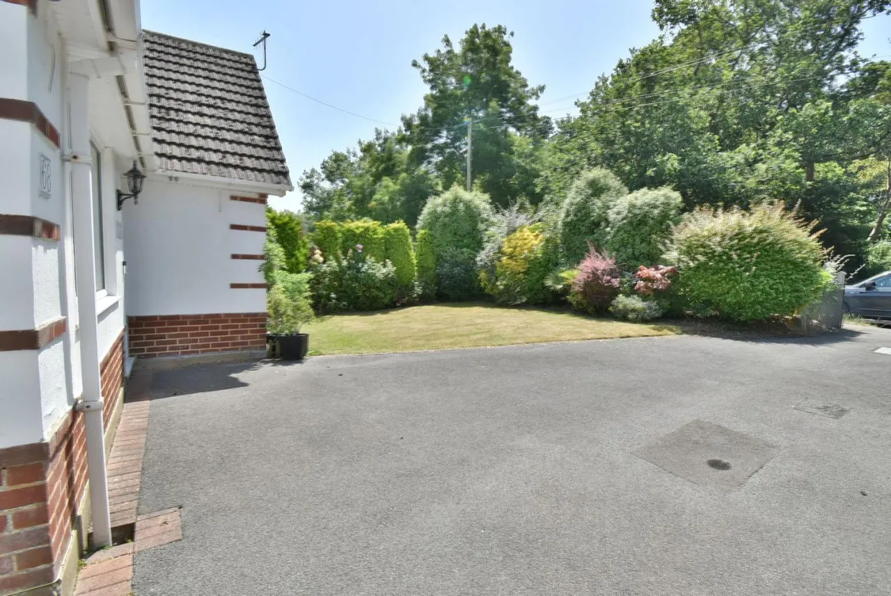 Holloway Avenue, BH11, photo 24