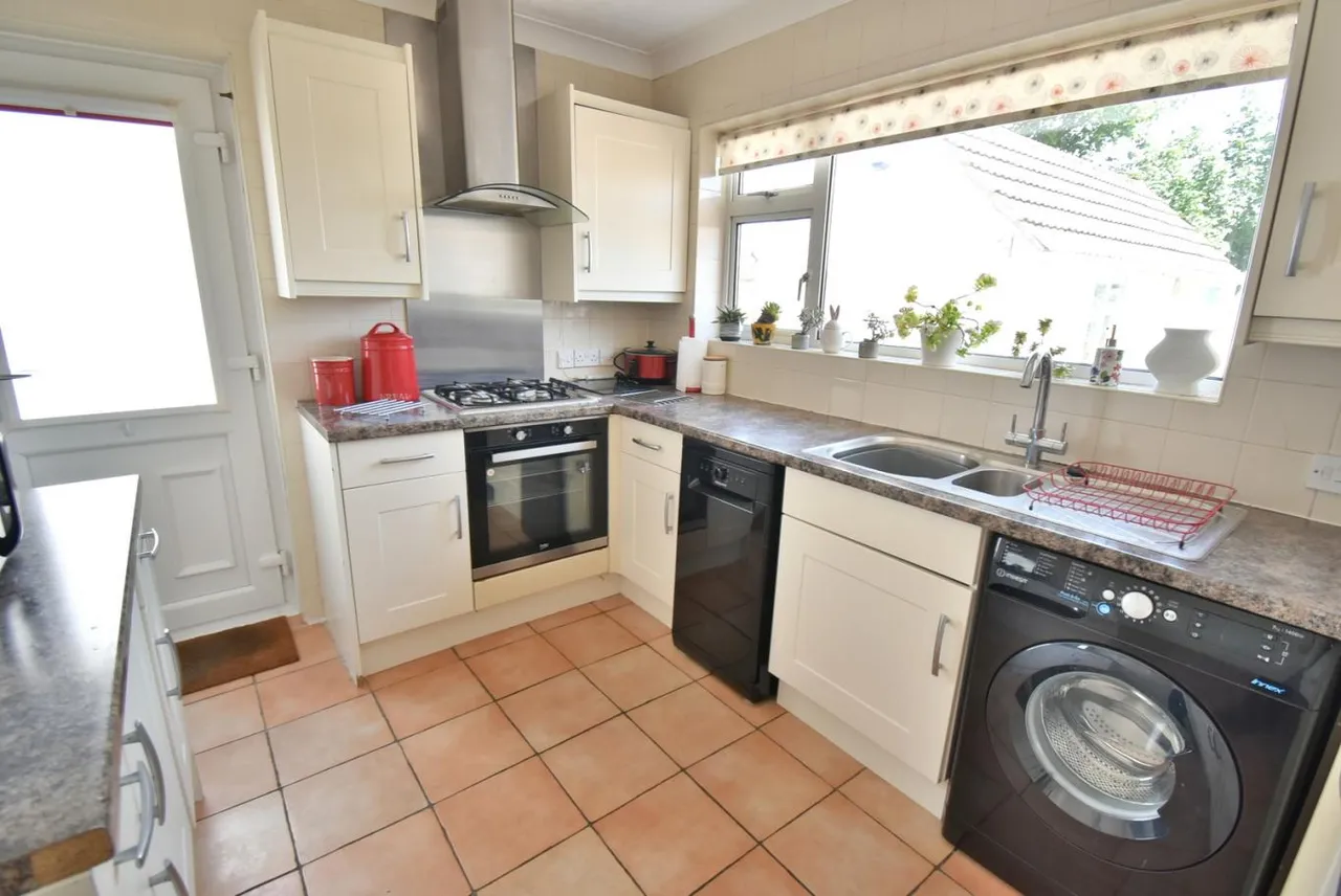 Holloway Avenue, BH11, photo 5