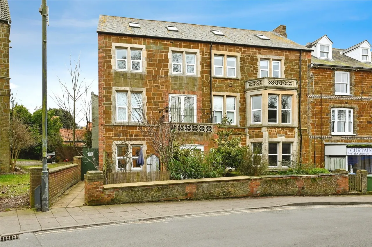 1 bed flat for sale — Caledonian House, 24 Westgate, Hunstanton, Norfolk, PE36