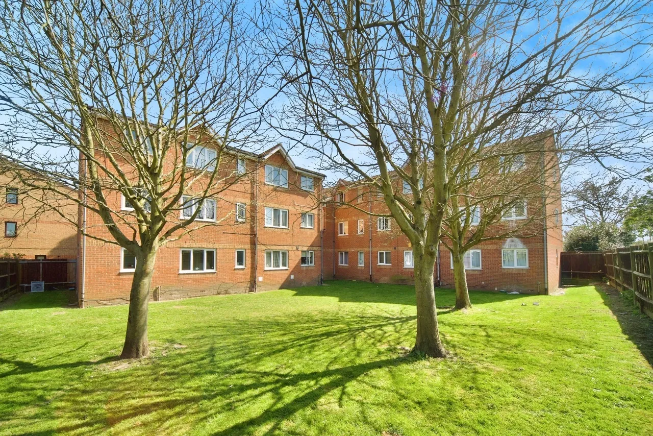 Cobbett Close, Enfield, EN3, photo 9