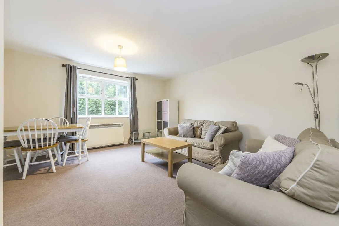 2 bed property to rent, Massingberd Way, SW17