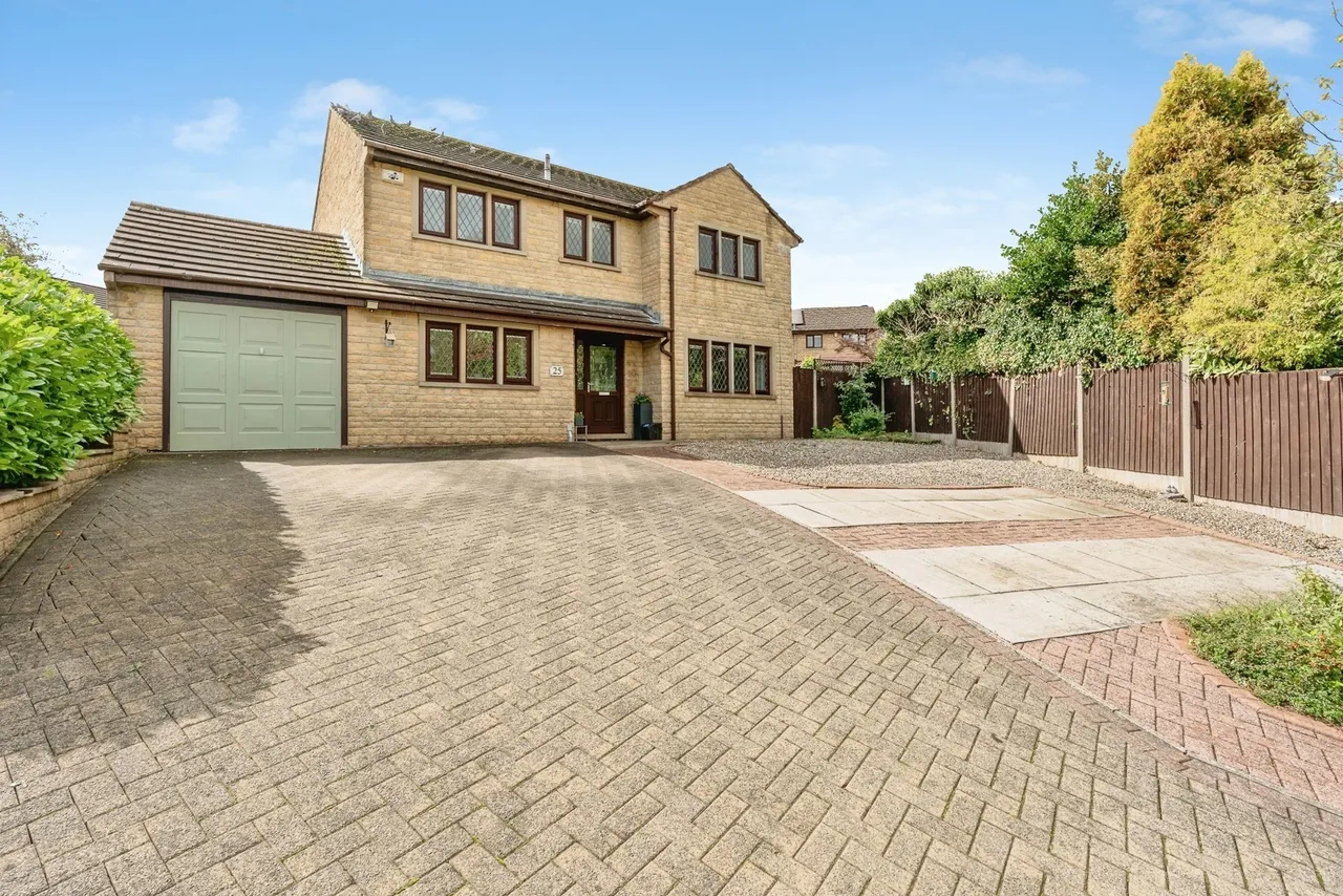 4 bed house for sale — Hutton Drive, Burnley, Lancashire, BB12