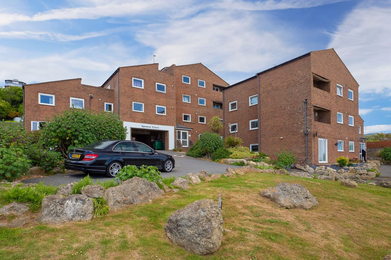1 bed flat to rent, Sandgate Esplanade, Sandgate, CT20