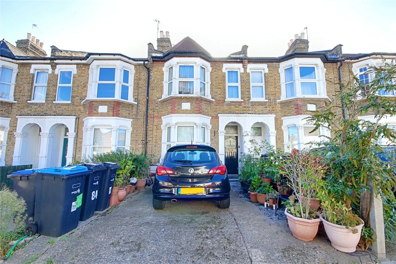 1 bed property for sale, Derby Road, Enfield