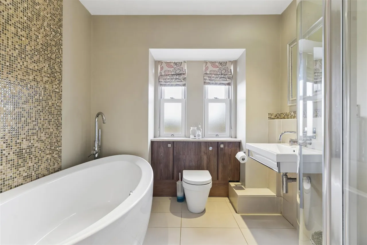 Wolverton Road, Newport Pagnell, photo 17