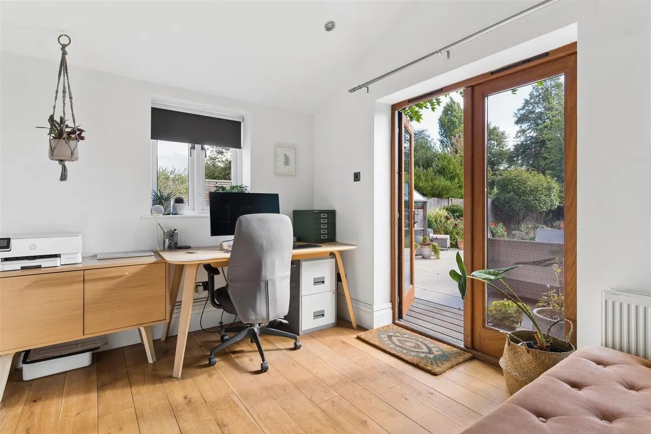 Wolverton Road, Newport Pagnell, photo 13