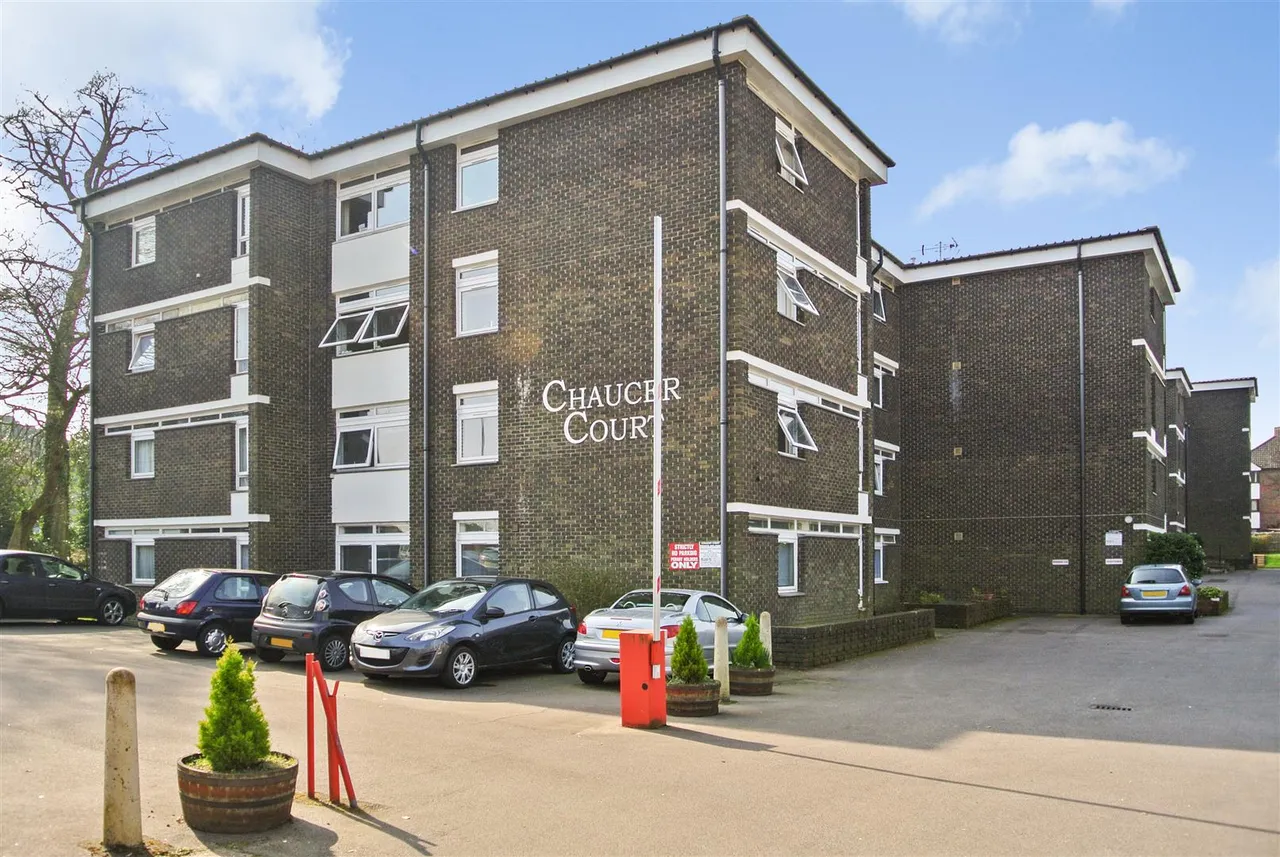 2 bed flat to rent, New Dover Road, Canterbury, CT1