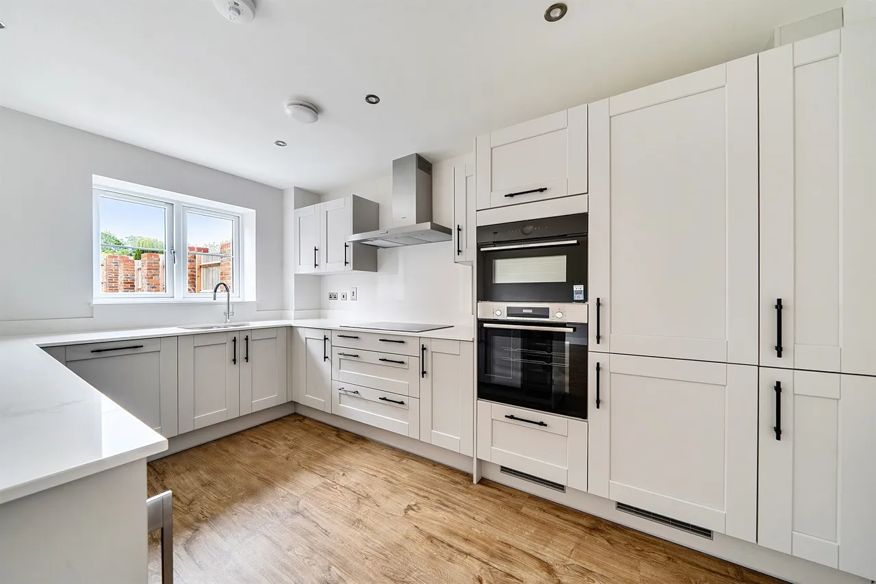 Folders Lane, Burgess Hill, RH15, photo 5