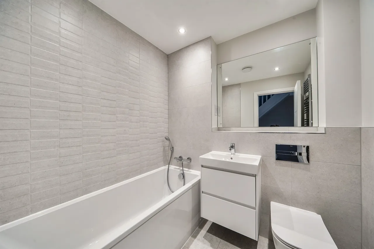 Folders Lane, Burgess Hill, RH15, photo 9