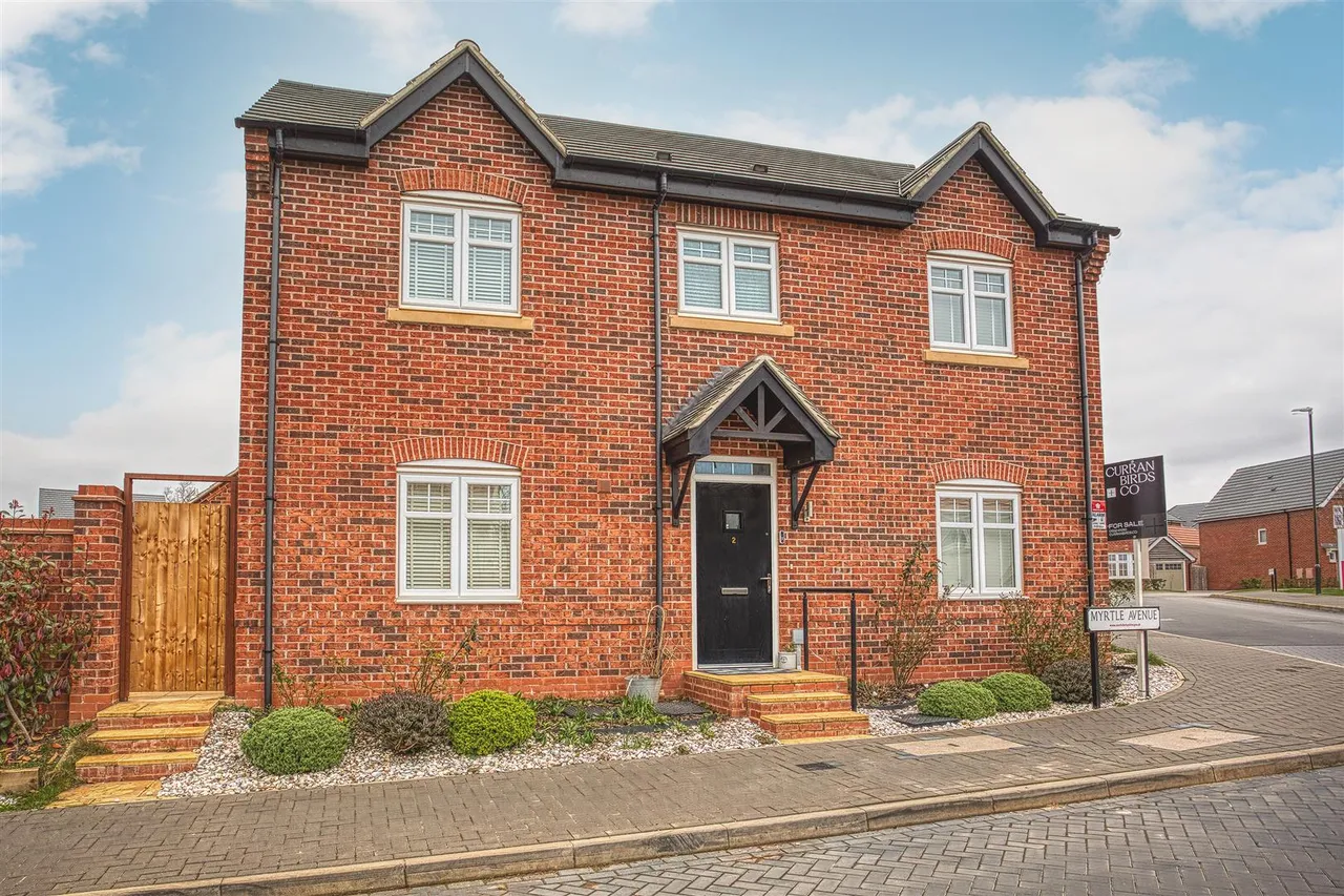 4 bed house for sale, Myrtle Avenue, Hackwood Grange