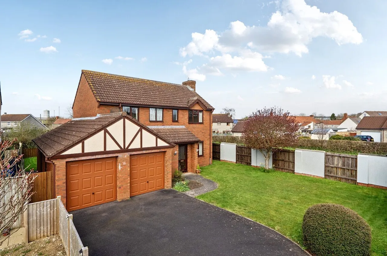 4 bed house for sale, Fox Road, Street, BA16