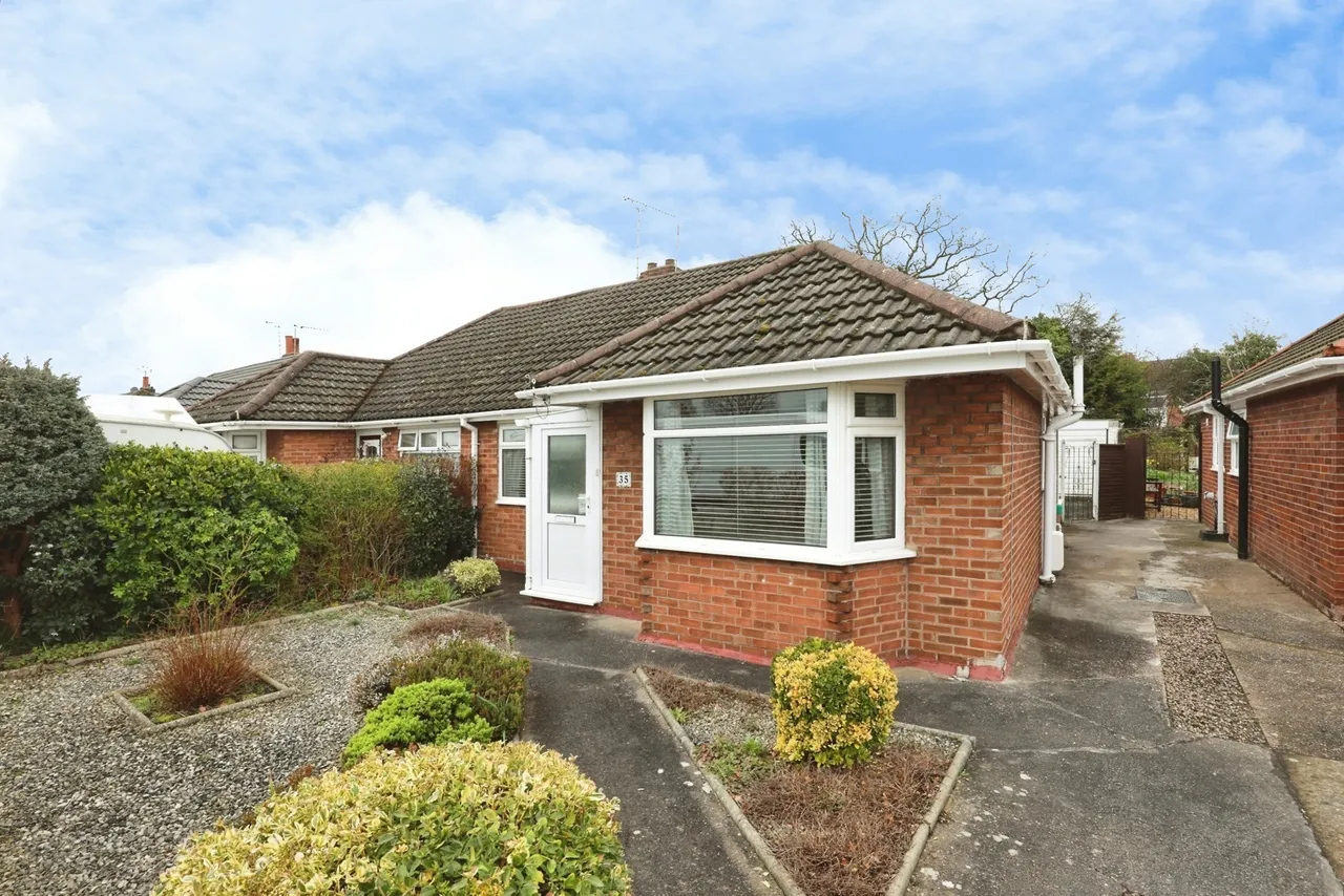 2 bed house for sale — Merrills Avenue, Crewe, Cheshire, CW2